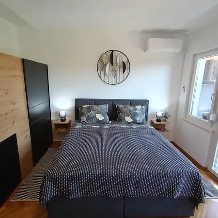 Apartman Novi Prostrani U Strogom Centru Pule *