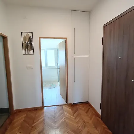 Novi Prostrani U Strogom Centru Pule Lägenhet *