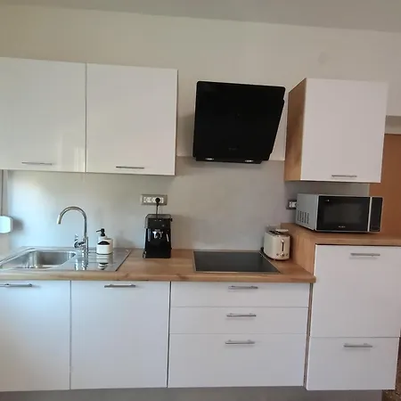Apartman Novi Prostrani U Strogom Centru Pule