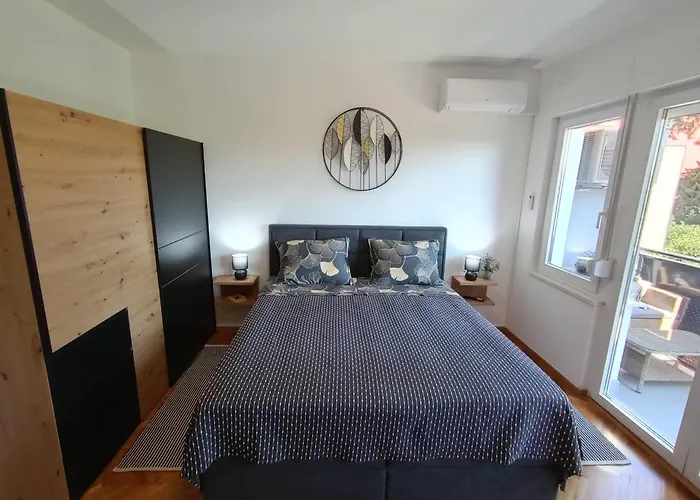 Apartman Novi Prostrani U Strogom Centru Pule *
