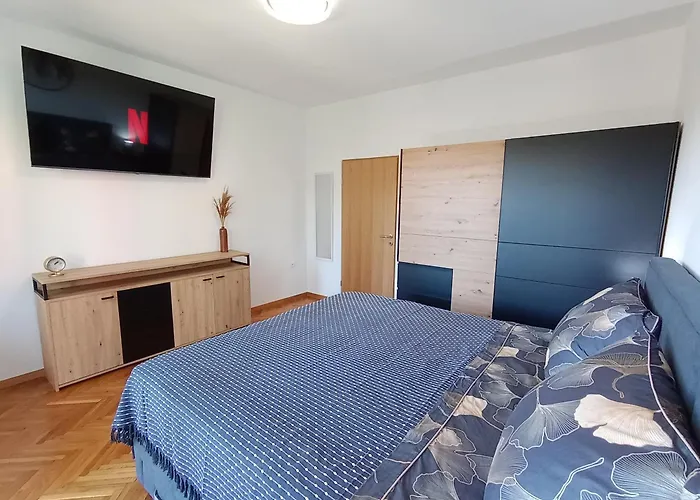 Novi Prostrani U Strogom Centru Pule Apartman Póla