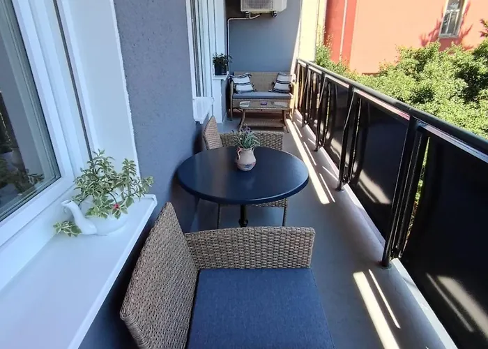 Apartman Novi Prostrani U Strogom Centru Pule *