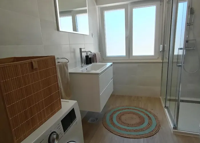 Novi Prostrani U Strogom Centru Pule Apartamento *