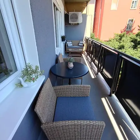 Apartment Novi Prostrani U Strogom Centru Pule *