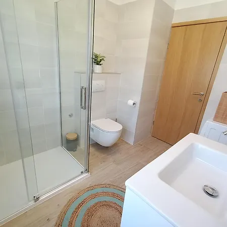 Apartament Novi Prostrani U Strogom Centru Pule Pula