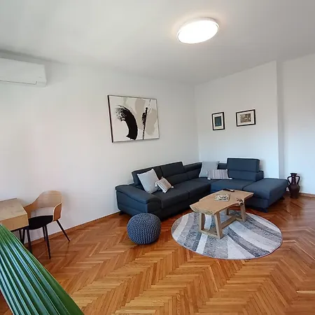 Novi Prostrani U Strogom Centru Pule Pola