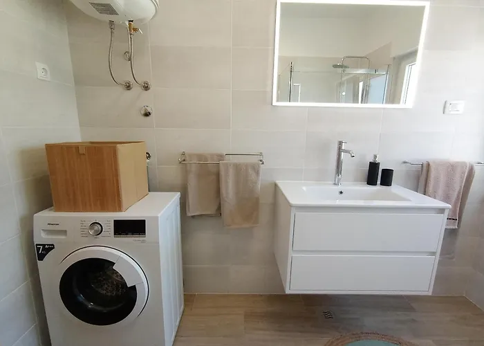 Novi Prostrani U Strogom Centru Pule Пула