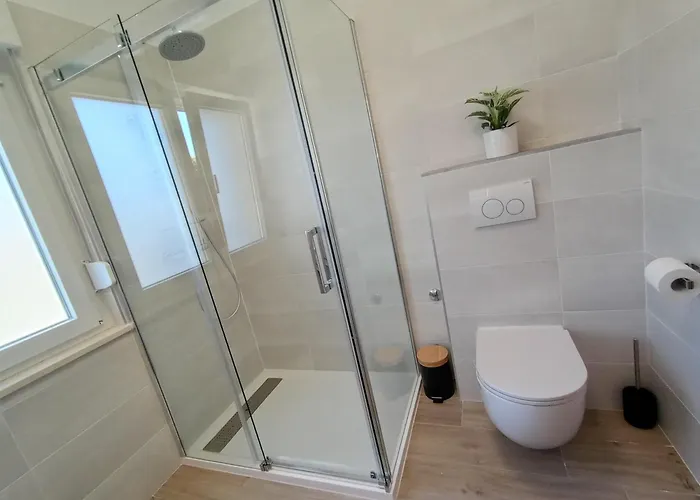 Novi Prostrani U Strogom Centru Pule Пула